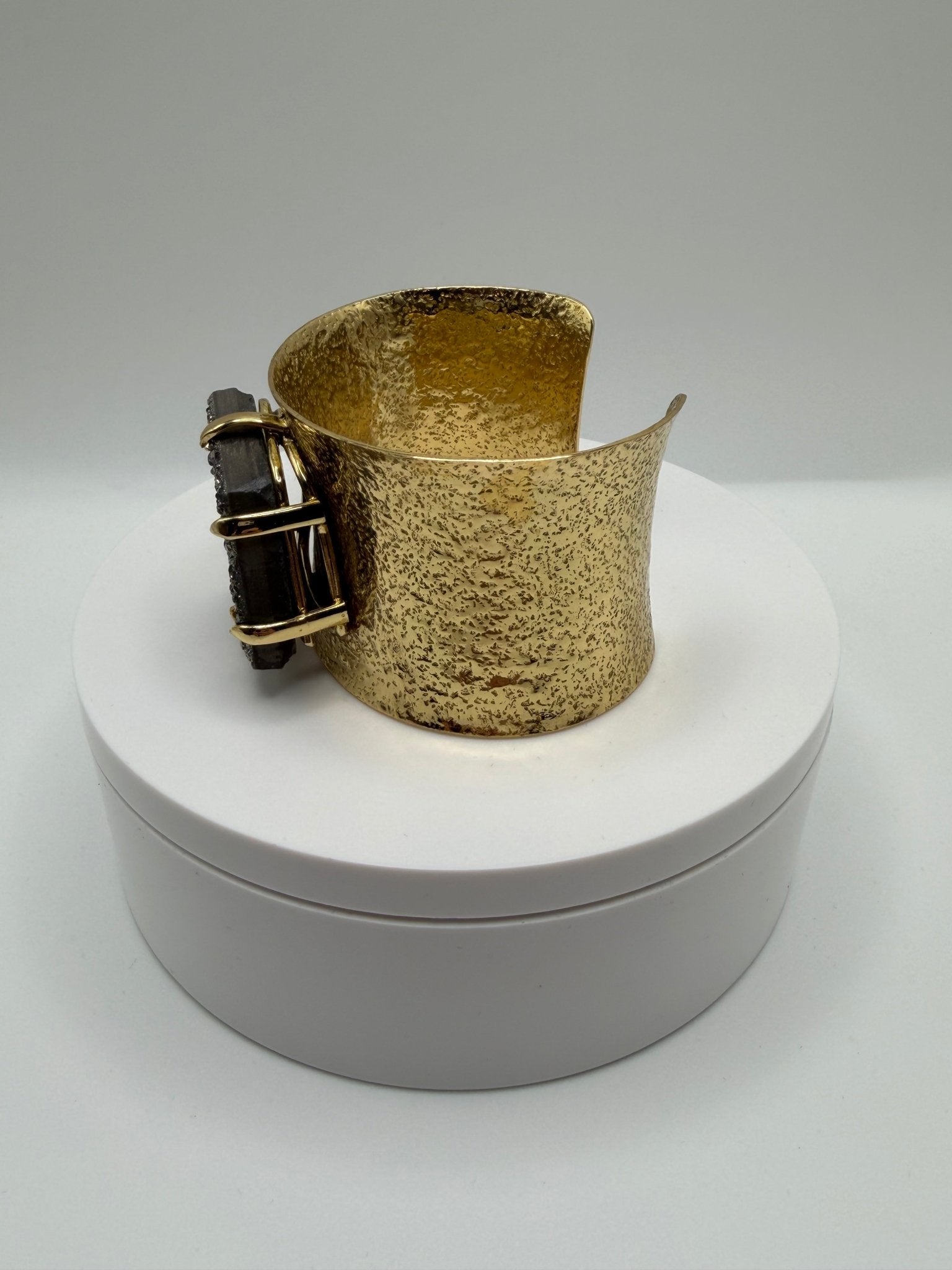 Druzy cuff - AVA Jewelry