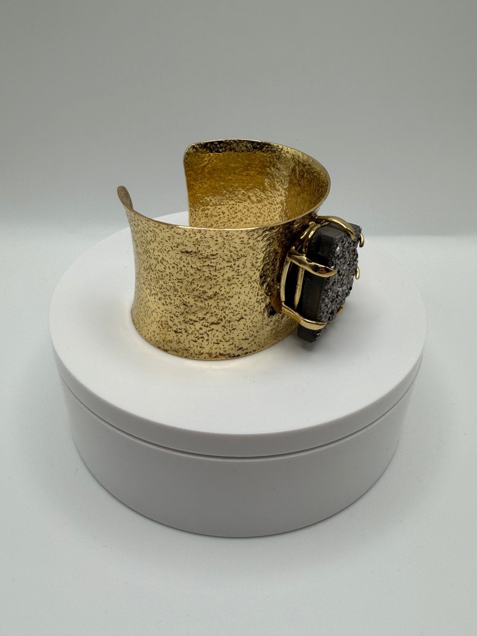 Druzy cuff - AVA Jewelry