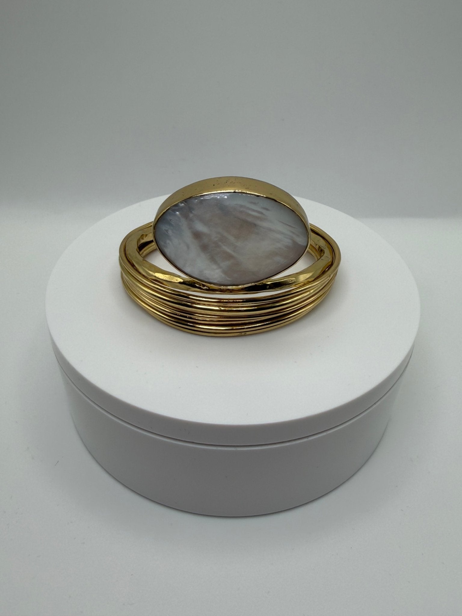 Mother of Pearl bracelet - AVA Jewelry