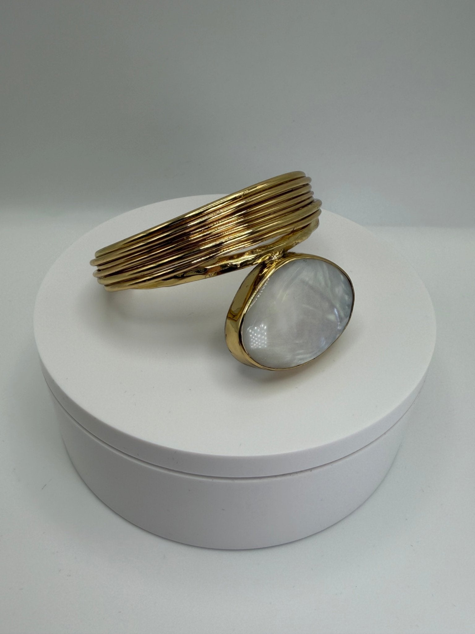 Mother of Pearl bracelet - AVA Jewelry